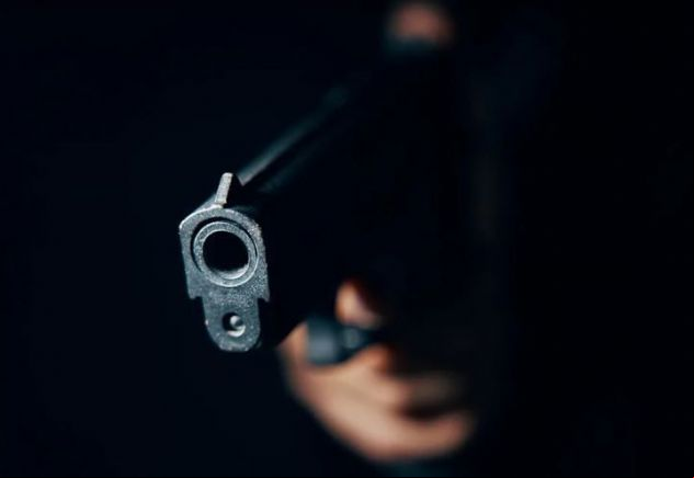 Criminoso invade casa e tenta matar morador a tiros enquanto ele dormia