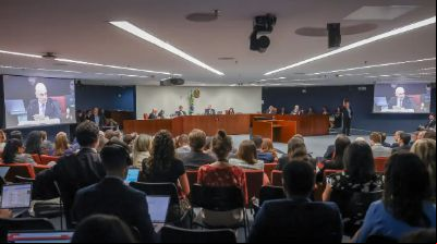 STF encerra primeiro dia do julgamento de Bolsonaro e aliados