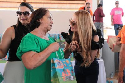 Primeira-dama promove a