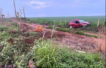 Duas pessoas ficam feridas em capotamento na BR-163