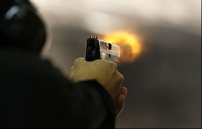 Homem sobrevive ao ser baleado mais de quatro vezes dentro de casa